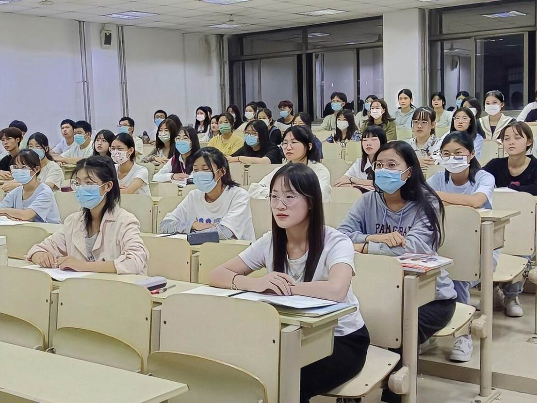 图示, 示意图
中度可信度描述已自动生成