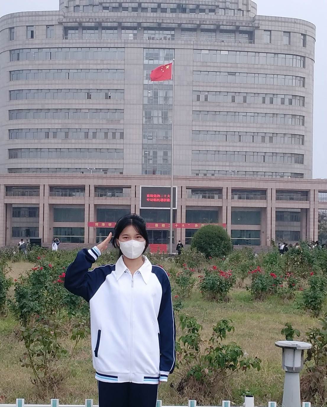 图示, 示意图
中度可信度描述已自动生成